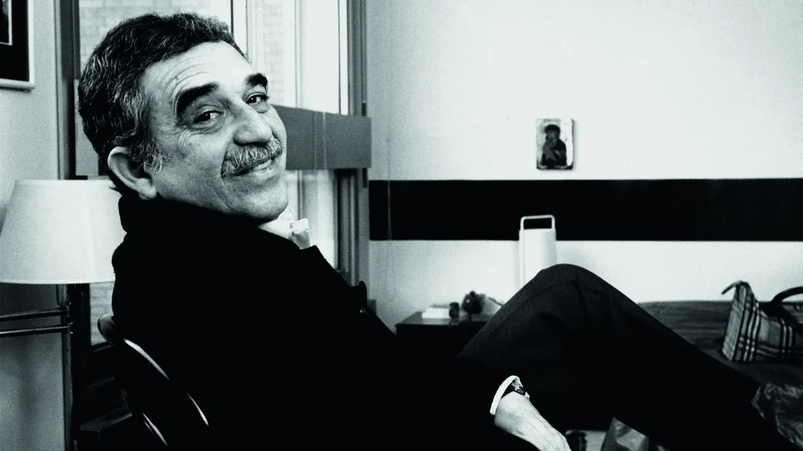 El más grande de los autores del Realismo Mágico. Gabriel García Márquez fotografiado en París el 27 de enero de 1982. Ese año ganaría el Nobel de Literatura. ©Anadolu News Agency.